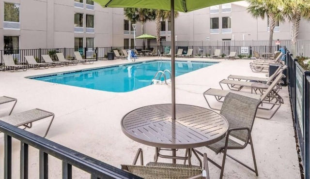 2 Double Beds Deluxe Rm at La Quinta Inn by Wyndham Myrtle Beach- N Kings Hwy