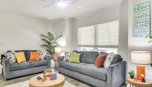 < 2 Mi to Coast: St Pete Beach Gem w/Pool Access