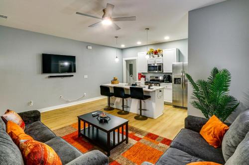 2 Mi to Mercedes-Benz Stadium: Westside Townhome