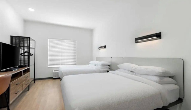 2 Newnan Rooms | Trampoline & Adventure Park - 0.3 Mi | Pet-Friendly