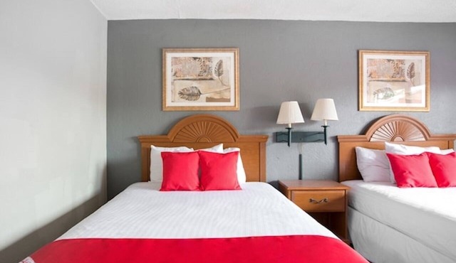2 Queen Beds Perfect for Family Stays with Free Parking and Outdoor Pool