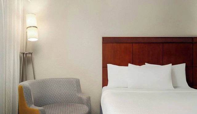 2 Queens | Courtyard Salisbury | Ocean City Base, Indoor Pool, Stadium
