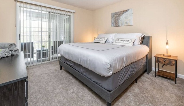 2180 · Lovely 2 Bedroom Unit