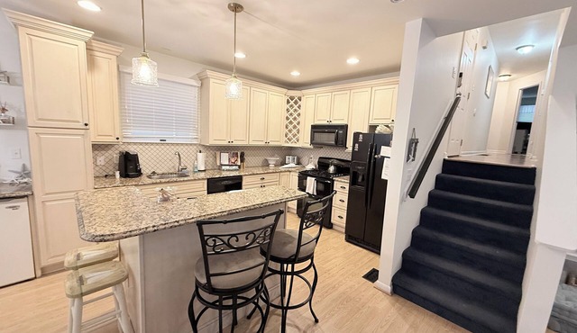 23RD & ASBURY - TOO CUTE 3 BR 2 BATH- Goldcoast area! Free linens for 7+ booked