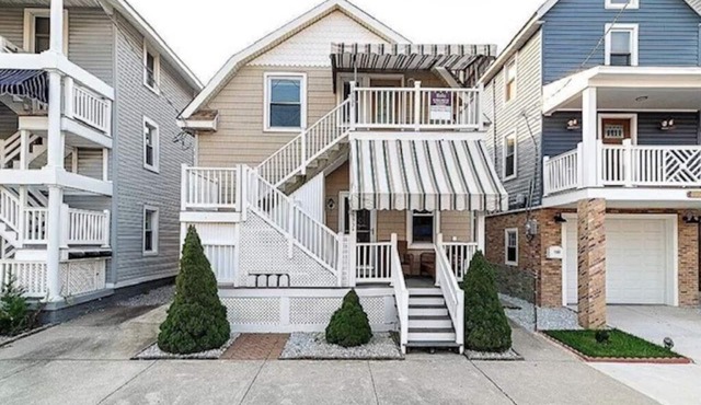 2BD/2BA First Floor Condo! Short Walk to Beach! Stay, Relax, Repeat