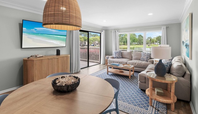2BD Condo, Bay Views, 6-Passenger Golf Cart, Pool