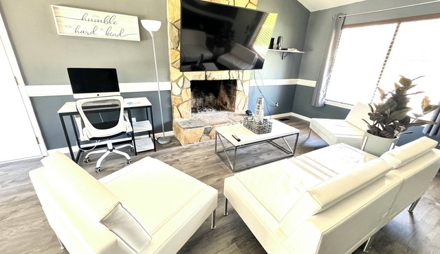 3 Bdrm 2 Full Bath 15 mins from Uptown
