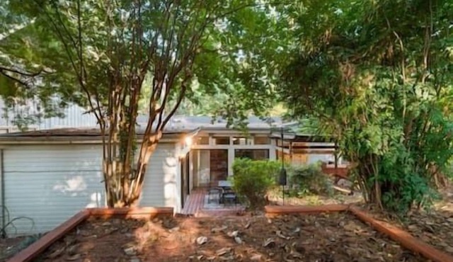 3-Bed 2.5-Bath Pet Friendly Atlanta Buckhead Home