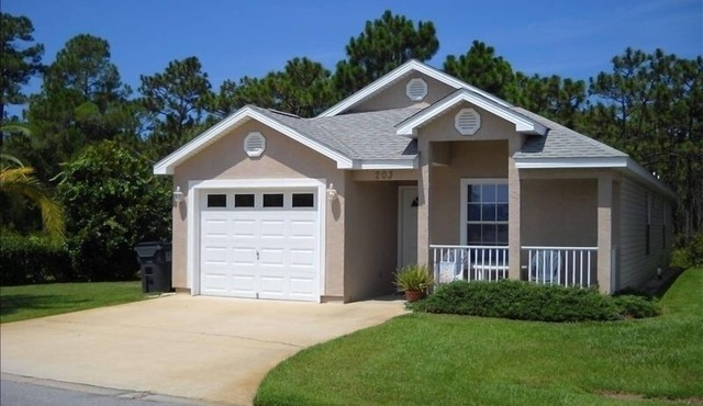 3 Bed, 2 Bath home steps from private community pool and minutes from the beach!