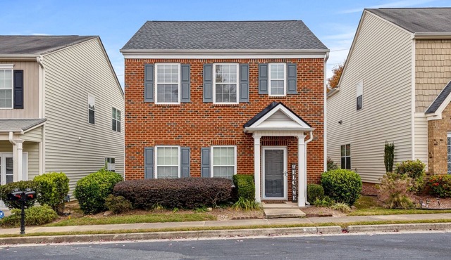 3-bedroom 2.5-bathroom house in Atlanta w/Office space and High-Speed Wifi.