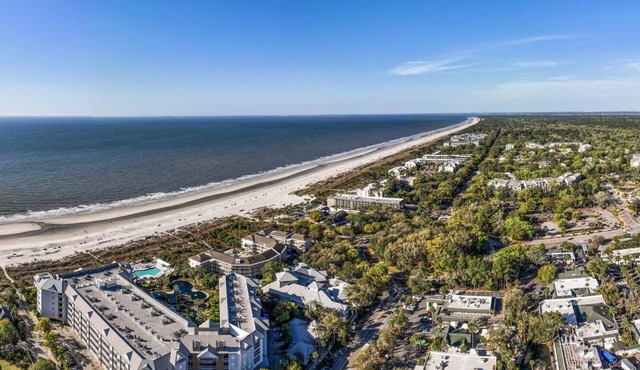 3 bedroom resort in Hilton Head Island! In time for RBC Heritage Golf Tournament