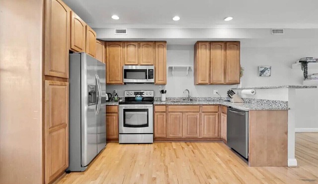 3-BR DC Townhome Getaway Close to It All
