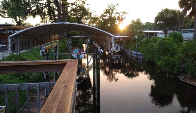 3 BR home on a canal in Paradise - 10 mins from many beaches!
