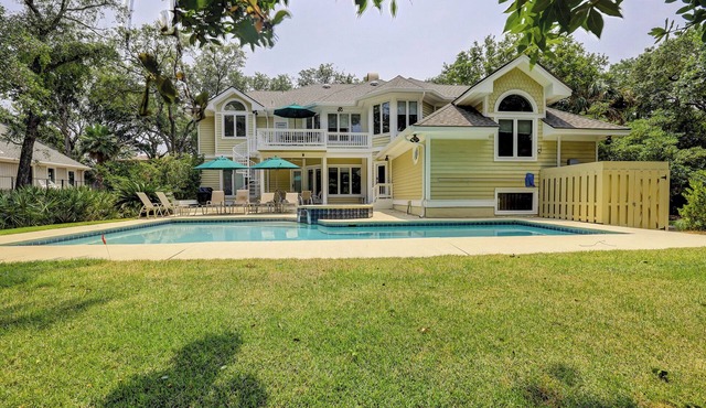 3 Junket- 2nd Row (25 yards) to the Ocean w/LARGE 40' x 22' Private Pool