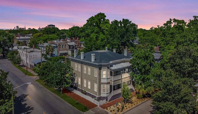 320 West Park Inn | Downtown Historic Savannah | Forsyth Park | Sleeps Up to 6 |