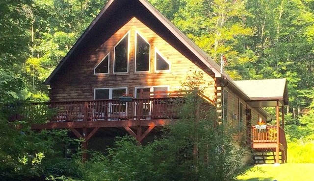 3BR chalet w/hot tub, fire pit & pond. Secluded natural setting, yet so close.