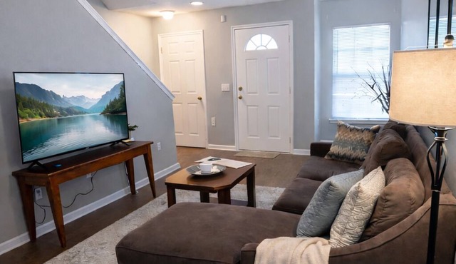 3BR Near NAS JAX- Monthly Stays- Welcome Quiet Work-Ready w/Parking