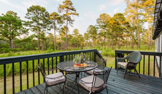 3BR Pines Cabin on 85 Acres | Deck & Wildlife