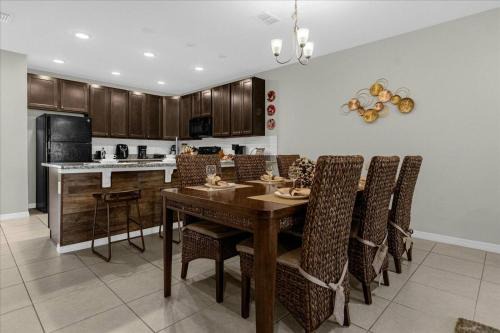 3BR Townhome w Resort Amenities 4732