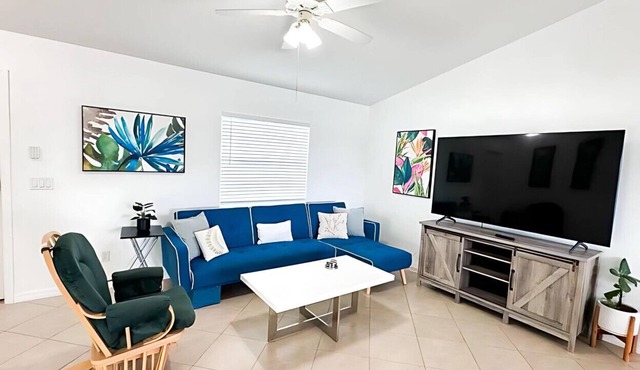 3BR Waterfront Views | Pool + BBQ | 3 King Beds | Sleeps 7 | Port Charlotte