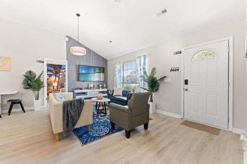 4 Bed Coastal Home w Game Room Firepit Sleeps 10