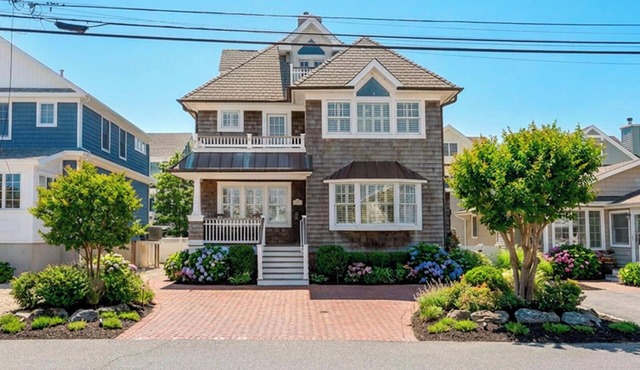 4 Bedroom 3.5 Luxury Beach House in Manasquan, NJ Steps to the Beach