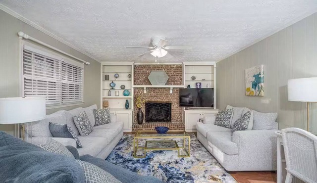 4-bedroom home in charming Stone Mountain.