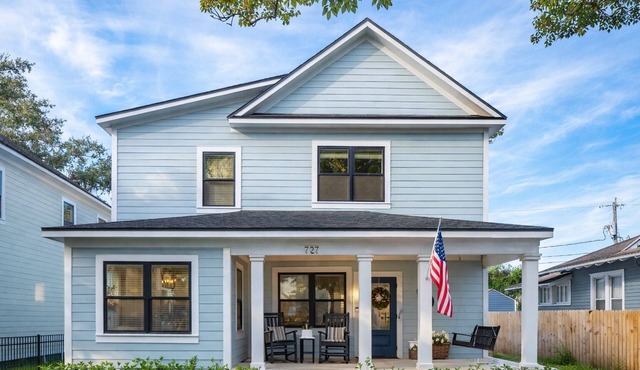 4 Bedrooms 3 Baths Historic Luxury Retreat in Downtown