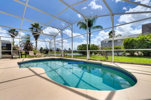 4 BR Private Pool and Lake View Near Disney