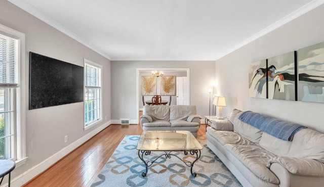 4 BR Ranch in Prime Southpark Backyard and Porch