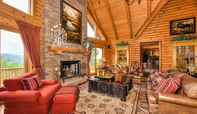 4 King bedrooms, great view, hot-tub in Gated Smoky Mtn Retreat