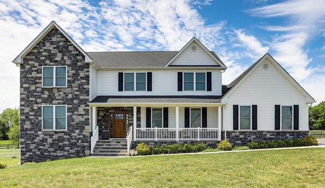 4 Mi to iPlay America! Home w/ Horse Farm Views