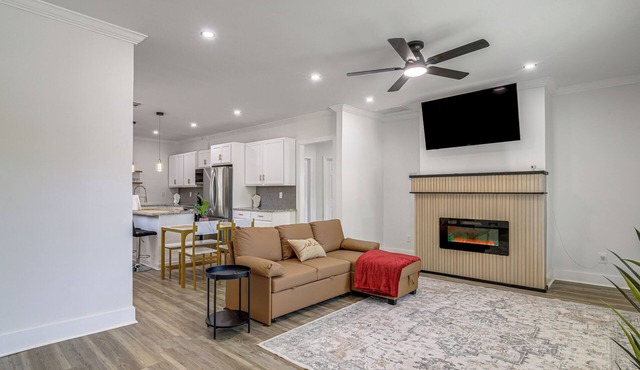 4 Mi to Mercedes-Benz Stadium: ATL Home w/Yard!