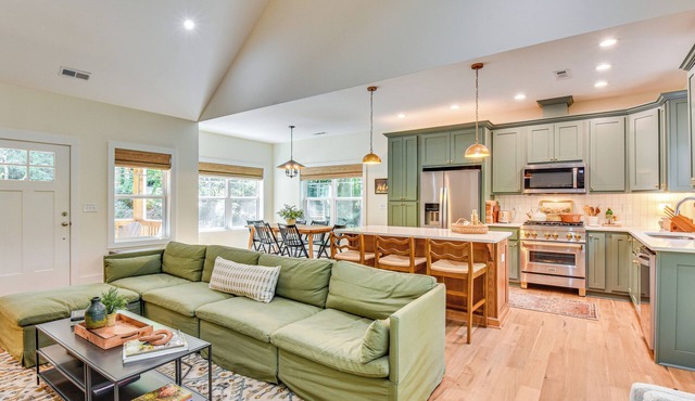 4 Mi to Ski Sapphire! Lakefront Cabin w/Dock