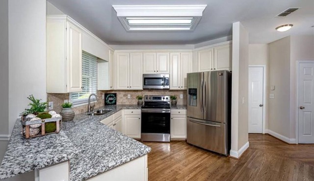 4BR/2BA On The Green w/ Deck & Parking