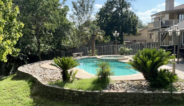 4BR Home~ Backyard Pool Oasis ~ Pet Friendly in Converse