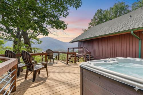 4BR in Maggie Valley Golf Club, Game Room, Hot Tub