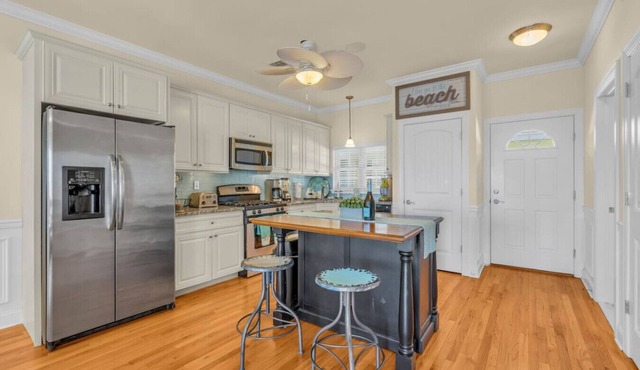 4BR Rooftop Retreat Near Beach w/Elevator & Parking
