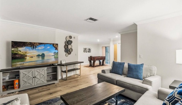 4BR | Saltwater Pool + Fireplace | ⭐10/10 | Near Honeymoon Island | Sleeps 9