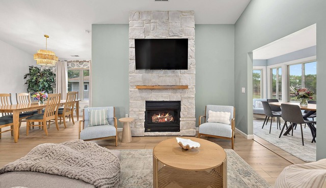 4BR Serene Waterfront Retreat, Lewes · 3 King Beds, Linens Included, Elevator
