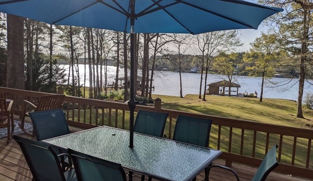 5 Bdrm, Amazing Sunsets, deck, flat yard, dock, fish, beach, kayaks.
