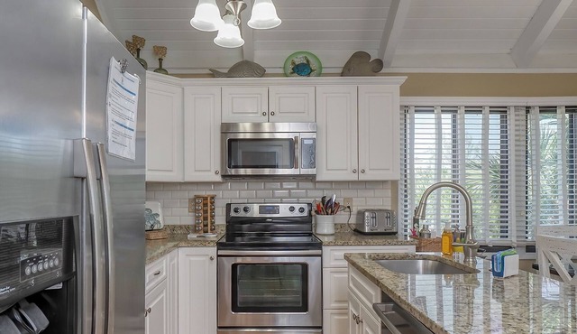 5-Star Cottage w/Golf Views! Close to Beach, Neighborhood Pool! Amenity Cards!