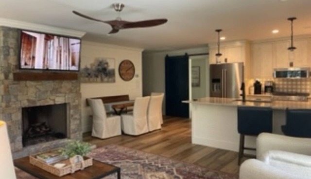 5 Star Reviews! Amazing Location, Enjoy Comfort, Style & Dog Friendly!