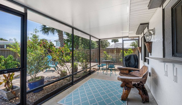 6 Min Walk to Beach! Beach Daze-Accessible Beach-Side Home