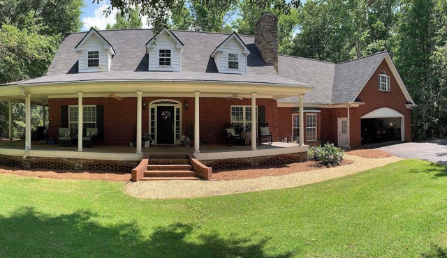 6BR Country Estate - Wrap-Around Porch, 600sf Study & Amazing Views