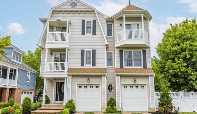 7 Bedroom, 4 Full Baths, and Two Blocks to Beach