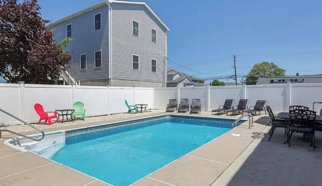 7-bedroom house with pool in Point Pleasant Beach! 2 blocks from Boardwalk.