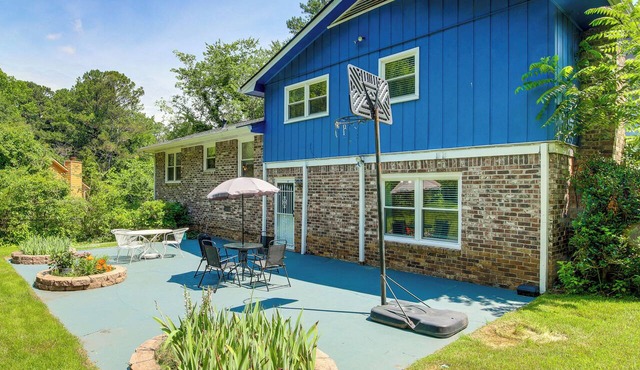 7 Mi to Stone Mtn Park! Spacious Family Getaway