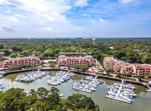 7135 Harbourside II In the heart of dining and shopping Harbour View Sleeps 4 Shelter Cove