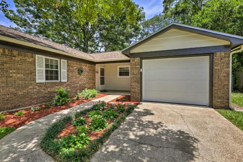 ~ 8 Mi to FSU: Bright Tallahassee Retreat!